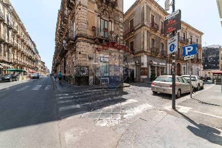 Foto Attività commerciale in Via Filippo Corridoni, Catania di 300 m²