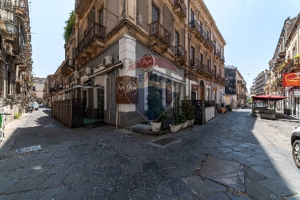 Foto Attività commerciale in Via Filippo Corridoni, Catania di 300 m²