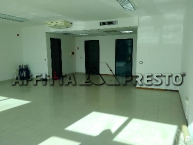 Foto Ufficio in Via Firenze, Collesalvetti Corea di 90 m² con 1 locali