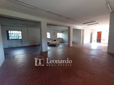 Foto Locale commerciale in via Roma, Massarosa Massarosa Paese di 240 m²