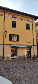 Foto Negozio in Via Meda, Canzo di 67 m² con 2 locali in vendita
