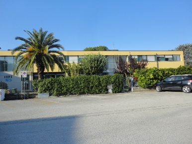 Foto Ufficio in Via Gallodoro, Jesi Gallodoro - Prato di 50 m² con 2 locali