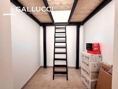 Foto Magazzino in Piazza Della Rinascita, Pescara di 10 m² in affitto
