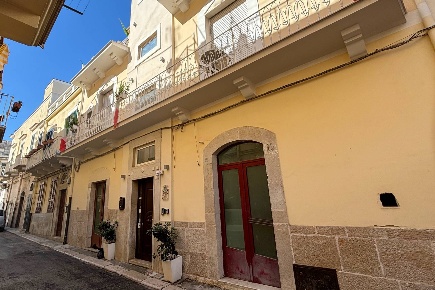 Foto Attività commerciale in via Ettore Carafa, Canosa di Puglia Centro