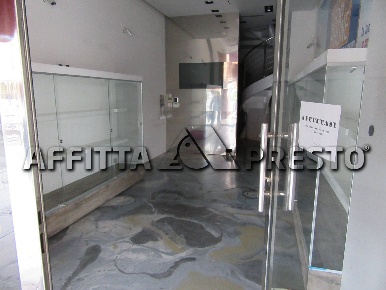 Foto Negozio a Forlì Centro Storico di 70 m² con 2 locali in affitto
