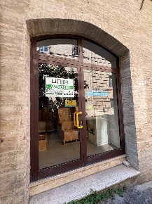 Foto Attività commerciale a Fermo di 119 m² con 2 locali in vendita