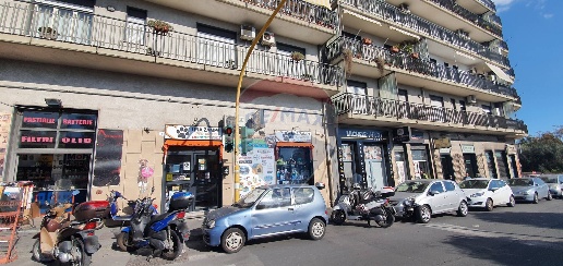 Foto Negozio in Viale Montenero, Catania Rapisardi di 75 m² con 2 locali