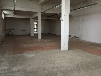 Foto Attività commerciale in via cesare battisti, Ponsacco Centro di 192 m²