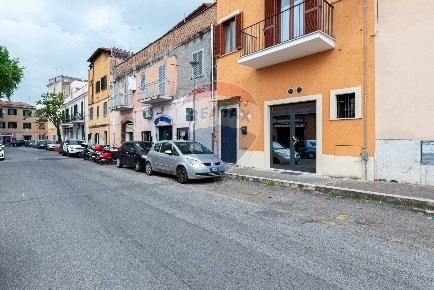 Foto Locale commerciale in VIALE VINCENZO FEDERICI, Monterotondo di 30 m²