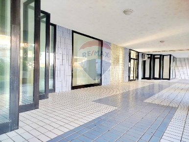 Foto Locale commerciale in Via Lorenzo Perosi, Bari San Girolamo di 470 m²