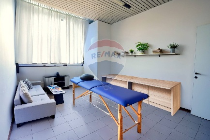 Foto Ufficio in Via Goffredo Mameli, Reggio nell'Emilia di 120 m²
