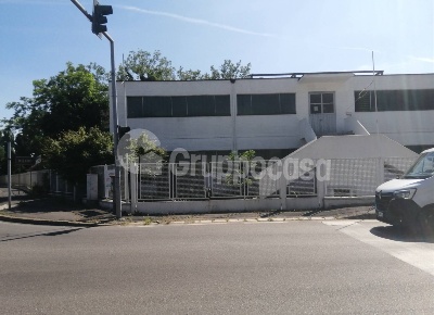 Foto Locale commerciale in Via Edison, Settimo Milanese Centro di 1400 m²