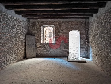 Foto Negozio in via erik mutarelli, Benevento Centro Storico di 270 m²