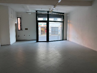 Foto Attività commerciale in Via Marconi, Ponsacco Centro di 110 m²