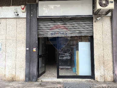 Foto Locale commerciale in Via Pavoncelli, Bari San Pasquale di 80 m²