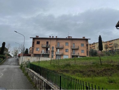 Foto Magazzino in Traversa di Via Battisti, Montalcino di 277 m² in vendita
