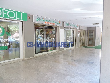 Foto Locale commerciale in Via Pienza, Potenza Centro di 82 m² con 2 locali