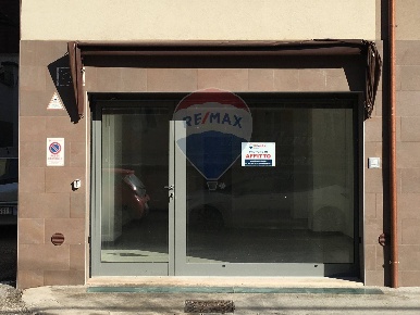 Foto Locale commerciale a L'Aquila Villa Comunale di 55 m² con 1 locali
