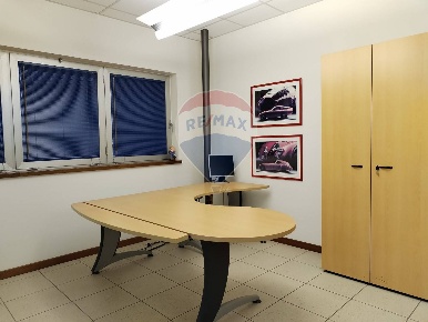 Foto Ufficio in Via Vittorio Veneto, Belluno Centro di 130 m² con 6 locali