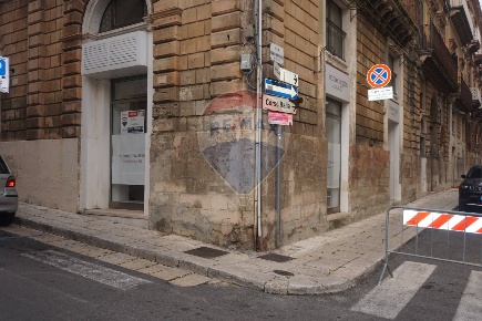 Foto Locale commerciale a Ragusa Centro di 88 m² con 2 locali in affitto