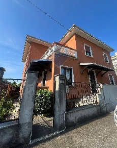 Foto Hotel in Via Carlo Stagliati, Gallarate Arnate di 345 m² in vendita