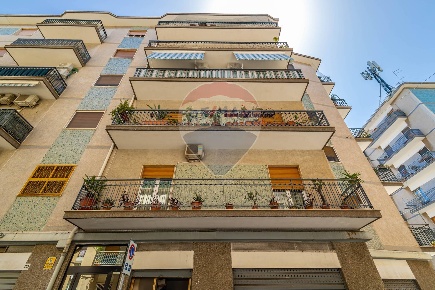 Foto Magazzino in Via Enrico Nannei, Bari Japigia di 54 m² in vendita