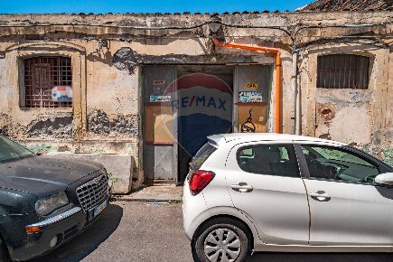 Foto Laboratorio in Via Cardì, Catania Cibali di 129 m² con 1 locali