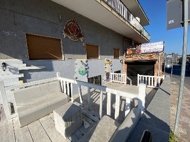 Foto Negozio in via Pini di Solimene, San Giorgio a Cremano di 370 m²