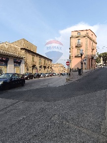 Foto Attività commerciale in Via roma, Caltagirone Centro di 60 m²