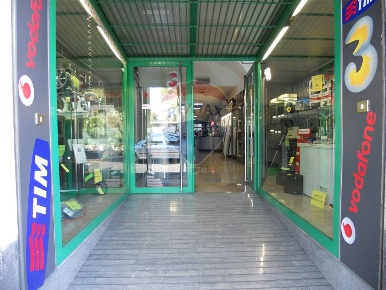 Foto Attività commerciale in VIA VITTORIO EMANUELE, Paternò di 470 m²