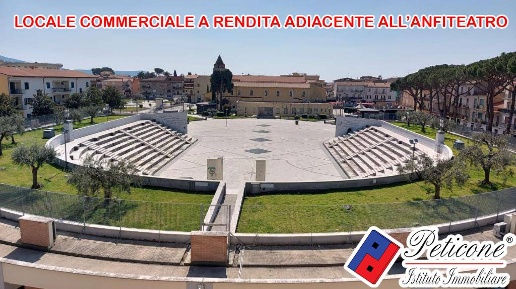 Foto Locale commerciale in Piazza Alcide de Gasperis, Fondi Centro di 90 m²