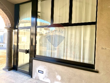 Foto Negozio a Gandino Centro di 98 m² con 3 locali in vendita