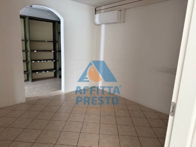Foto Attività commerciale a Empoli di 100 m² con 1 locali in affitto