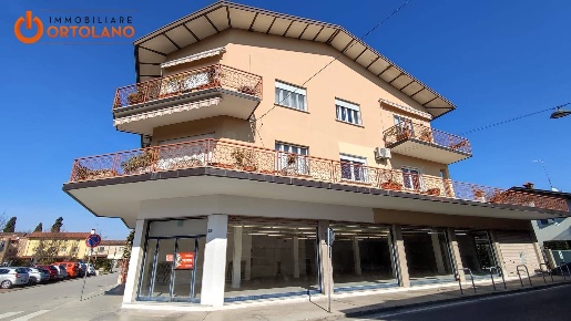 Foto Locale commerciale in Piazza Venezia, San Canzian d'Isonzo Centro
