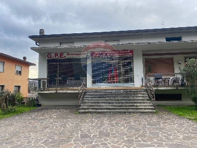 Foto Negozio a Castelli Calepio Centro di 111 m² con 2 locali in vendita