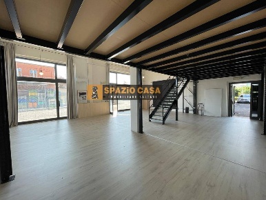 Foto Locale commerciale a Morrovalle Centro di 130 m² con 1 locali