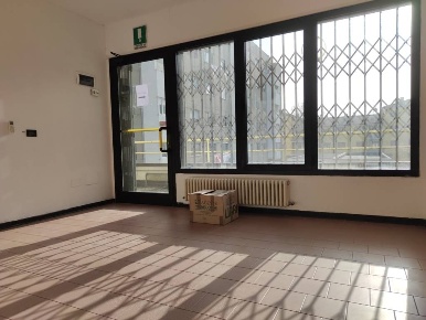 Foto Locale commerciale in Via Vasco Zappaterra, Ferrara Foro Boario