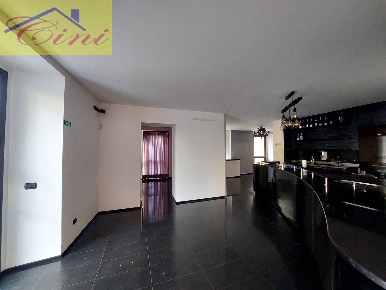 Foto Bar in PIAZZA ANTONIO DELL'ORO, Lecco Castello di 167 m² con 4 locali