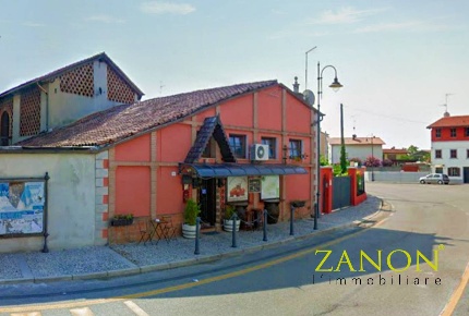 Foto Attività commerciale in via scuole, Medea di 200 m² con 4 locali