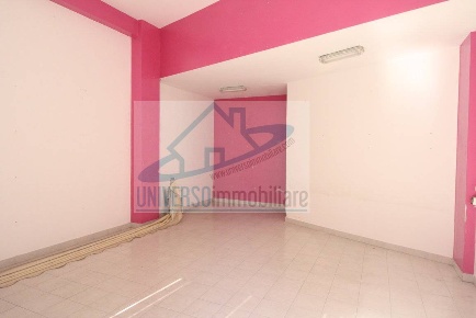 Foto Locale commerciale in Via Parini, Grottammare di 42 m² con 1 locali