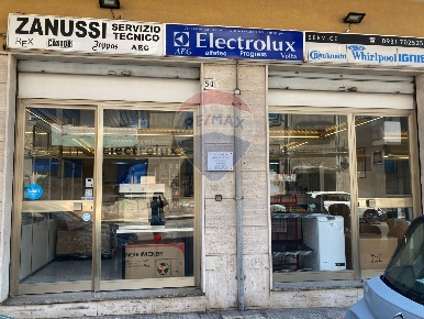 Foto Locale commerciale in via Alessandro Specchi, Siracusa Tica - Zecchino