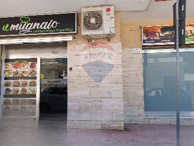 Foto Locale commerciale a Triggiano di 78 m² con 1 locali in vendita