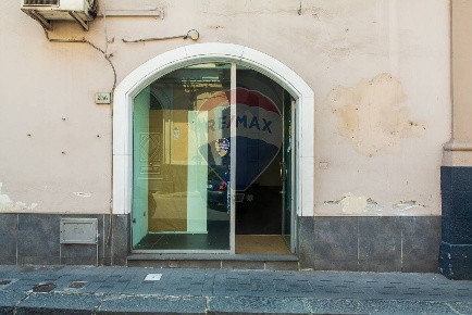 Foto Negozio in Via Vittorio Emanuele III, Paternò di 82 m² con 1 locali