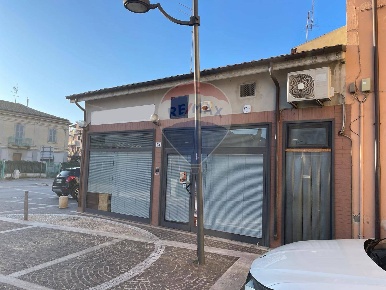 Foto Negozio in Largo Santa Filomena, Pescara Santa Filomena di 60 m²