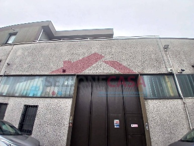 Foto Negozio in VIA GIOVANNI MORANDI, Saronno di 250 m² in affitto