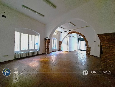Foto Magazzino in Via dei Mille, Albenga Centro di 88 m² con 1 locali