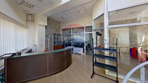 Foto Ufficio in strada del casas, Rosta di 400 m² con 6 locali in vendita