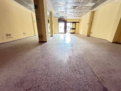 Foto Negozio in VIA ACQUAVIVA, Caserta Acquaviva di 170 m² con 3 locali