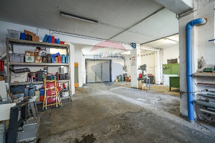 Foto Magazzino in via locatelli, Mapello Centro di 350 m² in vendita