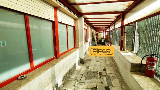 Foto Locale commerciale in Via Antiniana, Napoli Agnano di 65 m² in affitto